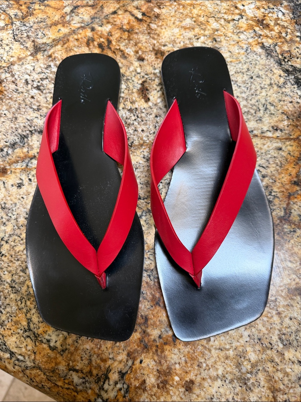 Rails Women’s cherry Red Strap Black Footbed Flip Sandals, new !